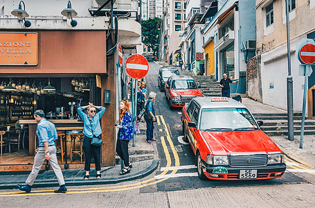 香港街景雨天出租车高清图片