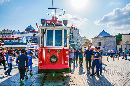 伊斯坦布尔清真寺土耳其伊斯坦布尔独立大街电车背景