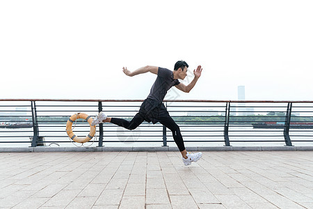 青年男性跑步背景图片