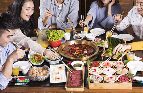朋友一起吃火锅图片