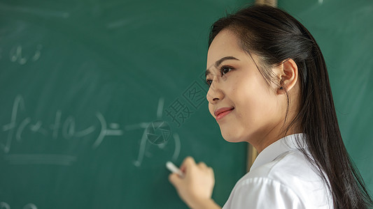 女老师上课讲解学习高清图片素材