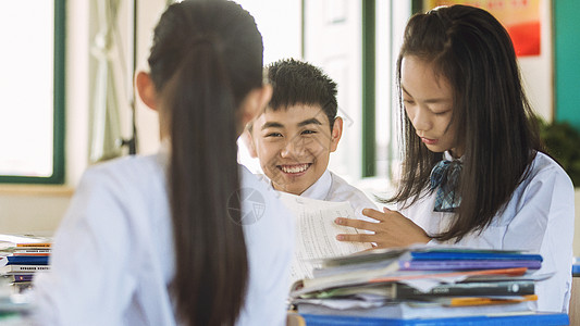 青少年学校教育图片