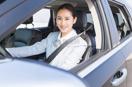 商务女士驾驶图片