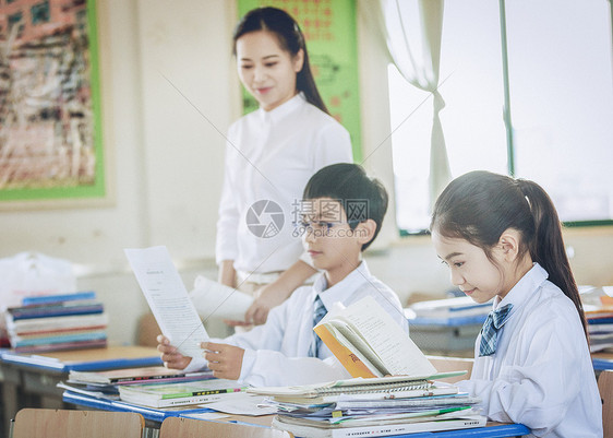 青少年教育图片