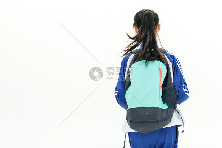 女学生背书包上学