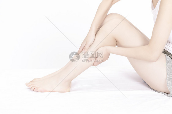 女性腿部按摩图片