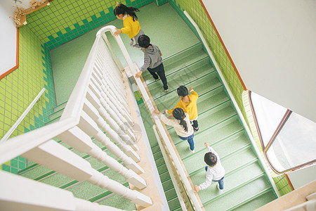 幼儿园楼梯幼儿园儿童排队上楼梯背景