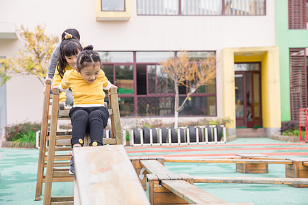 幼儿园儿童课间玩耍图片