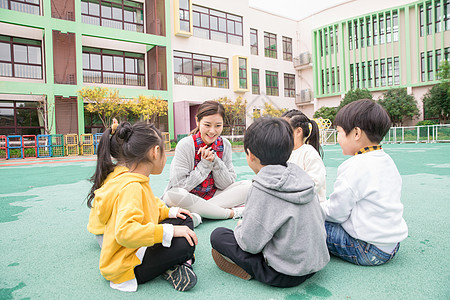 幼儿园老师教育儿童图片