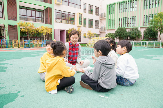 幼儿园老师教育儿童图片