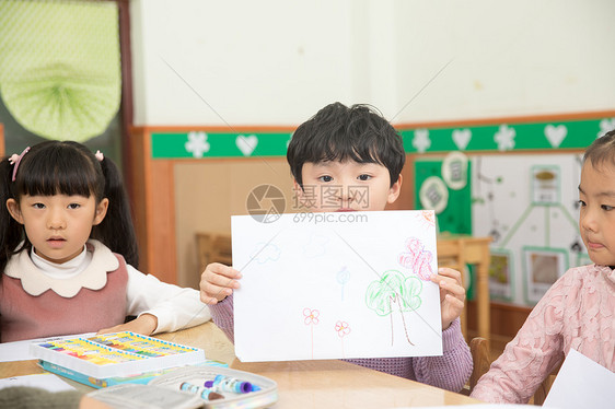 幼儿园儿童画画图片