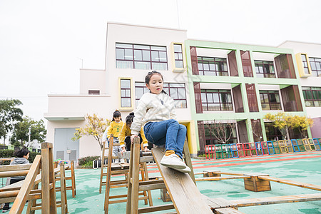 幼儿园户外儿童素质拓展图片