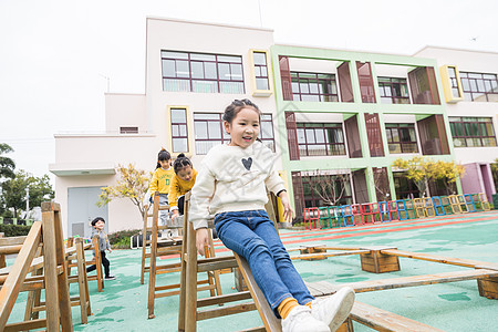 幼儿园户外儿童素质拓展图片