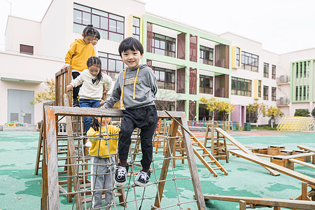 幼儿园户外儿童素质拓展图片