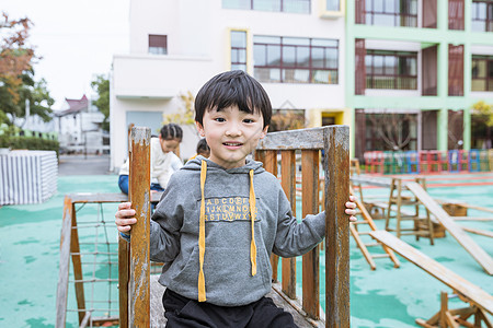 六一幼儿园户外可爱男孩背景