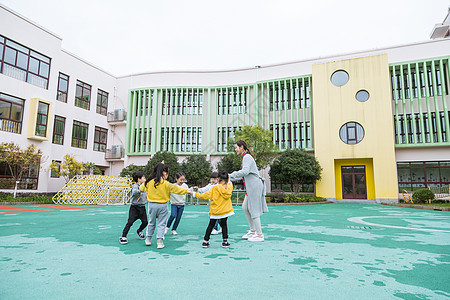 幼儿园幼师和儿童牵手玩游戏图片