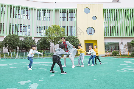 幼儿园老师和孩子玩游戏图片