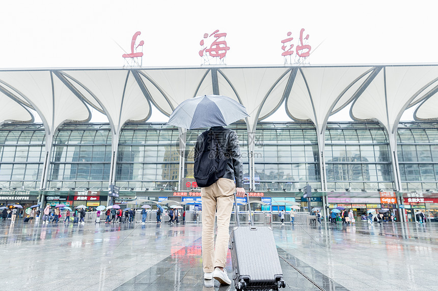 ‘~火车站男性背影  ~’ 的图片