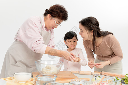 一家人和面包饺子图片