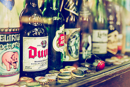 酒吧啤酒瓶素材图片