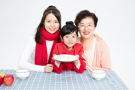 温馨家庭吃汤圆图片