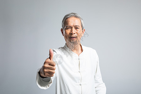 老年人点赞图片
