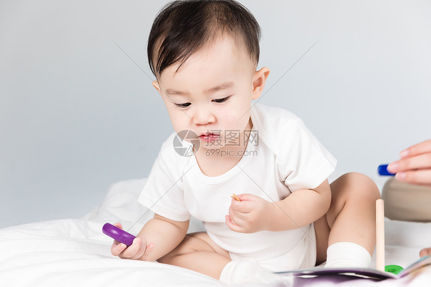 婴儿阅读图片
