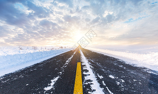 汽车积雪雪地公路设计图片