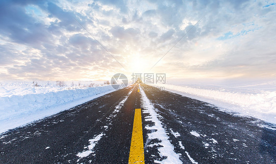 雪地公路图片