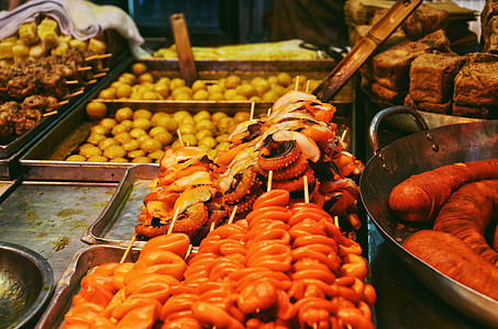 香港美食菠萝油香港弥顿道夜市上丰富的港味小吃背景