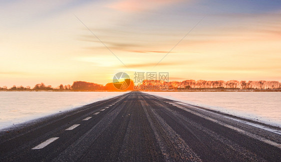 雪地公路图片