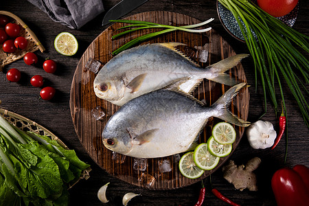 金鲳鱼蔬菜生鱼高清图片