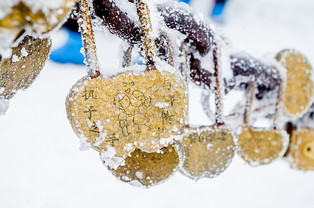 雪景爱情同心锁图片