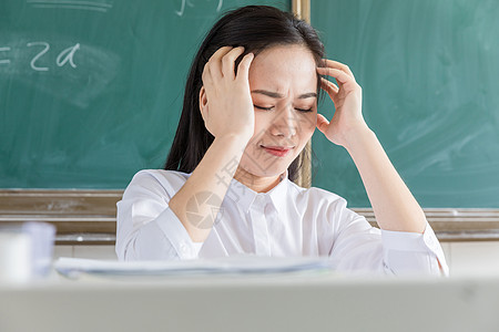 烦恼的女教师图片