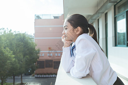 女学生课间休息图片