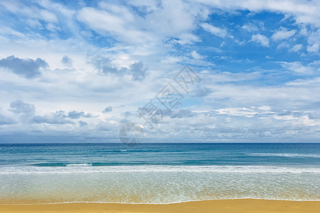 蓝天沙滩海岸图片