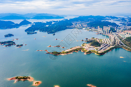 新安江水库美丽的千岛湖背景