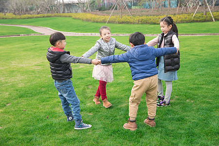 图片小学生做游戏人物剪影高清图片一家人在地上做游戏高清图片父母
