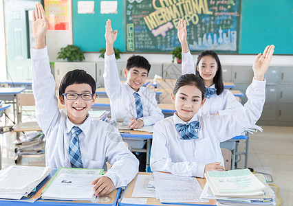 学生积极举手图片素材