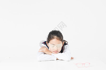 眼镜儿童小学生女生使用护眼眼贴背景