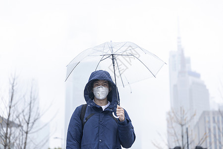 在雾霾张瞭望远方图片