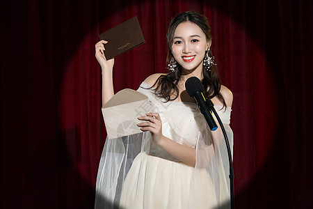 礼服模特女演员宣布获奖名单背景