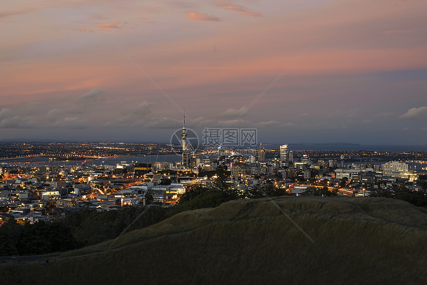 ‘~新西兰奥克兰城市天际线夜景  ~’ 的图片