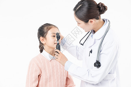 青少年视力检测医生给女生眼睛检测背景