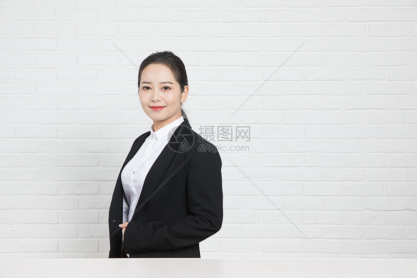 商务女性前台图片