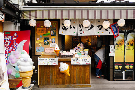日本高松街头的冰淇淋店铺图片