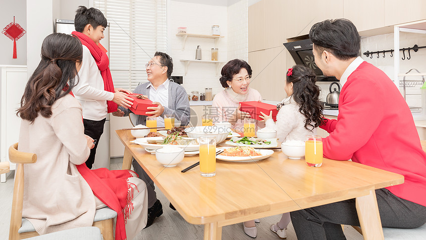 年夜饭发红包图片