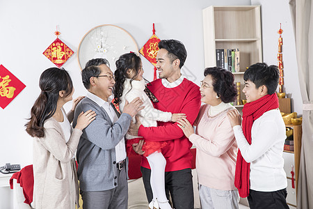 新年一家人交谈图片