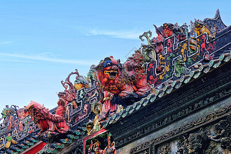 中式狮子陈家祠传统的屋檐祥狮雕塑背景