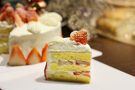 草莓奶油蛋糕片图片